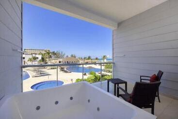 هتل Hideaway At Royalton Blue Waters, An Autograph Collection All Inclusive Resort   Adults Only