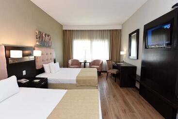 هتل Howard Johnson Resort & Convention Center Ezeiza