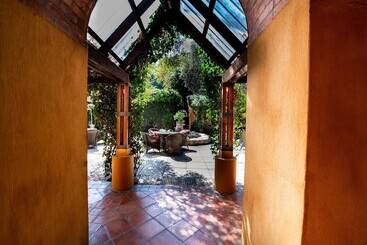 Lombardy Boutique Hotel & Conference Centre