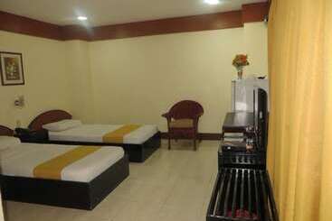 هتل Paragon Suites
