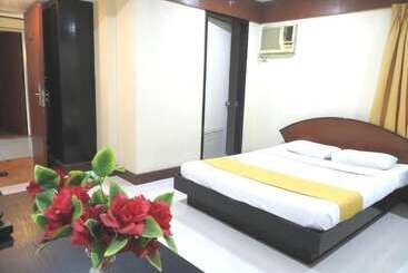 هتل Paragon Suites