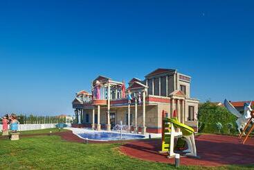 هتل Pomegranate Wellness Spa