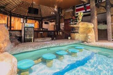 هتل Poshtel Arenal