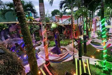 هتل Poshtel Arenal
