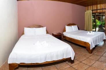 هتل Poshtel Arenal