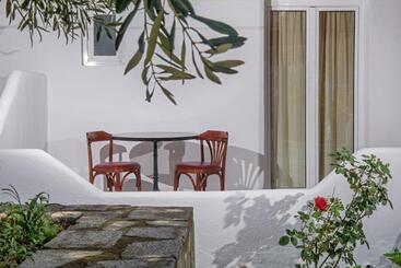 هتل Pyrgos