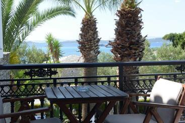 هتل Pyrgos