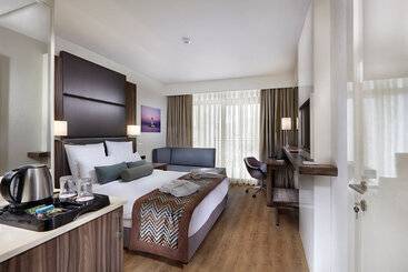 هتل Ramada Resort By Wyndham Akbuk  All Inclusive