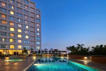 ホテル Renaissance Johor Bahru
