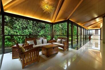 هتل Spring Hill Resort