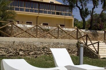 هتل Villa Calandrino
