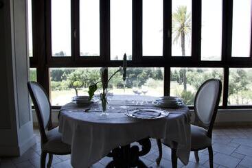 هتل Villa Calandrino