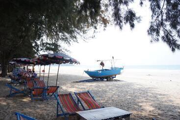 هتل The Oriental Tropical Beach At Vip Resort