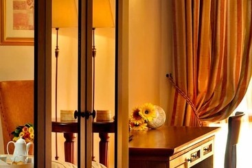 هتل Xenia Palace Portaria