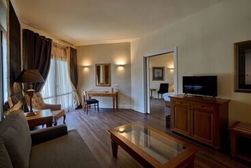 هتل Xenia Palace Portaria