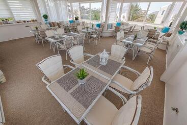 Iros Boutique Suites & Villas