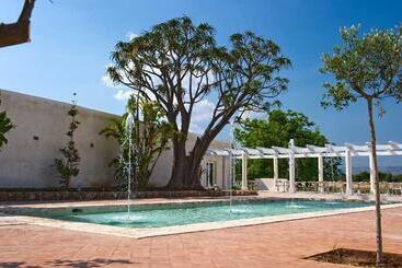 هتل Borgo Di Luce I Monasteri Golf Resort & Spa