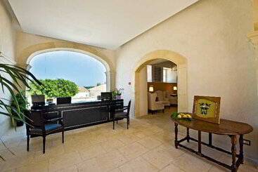 هتل Borgo Di Luce I Monasteri Golf Resort & Spa