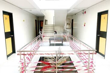 هتل Cinfandel Suites