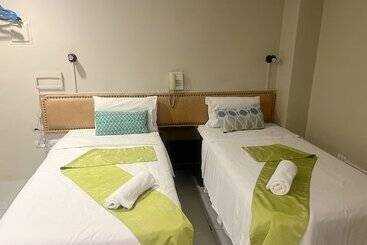 هتل Cinfandel Suites
