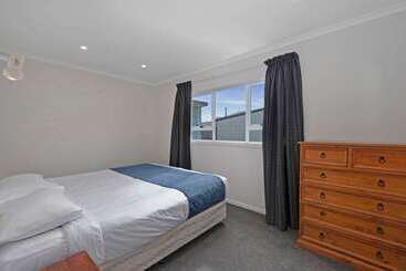 هتل Comfort Inn Westshore Beach