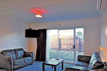 هتل Comfort Inn Westshore Beach