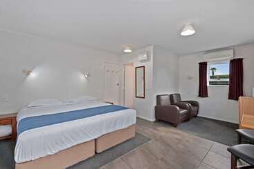 هتل Comfort Inn Westshore Beach