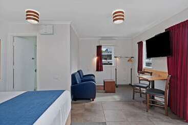 هتل Comfort Inn Westshore Beach