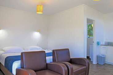 هتل Comfort Inn Westshore Beach