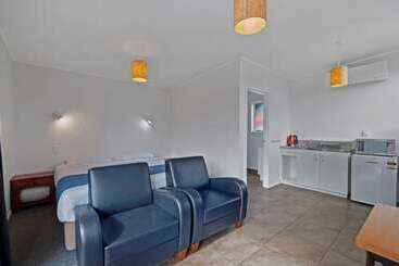 هتل Comfort Inn Westshore Beach