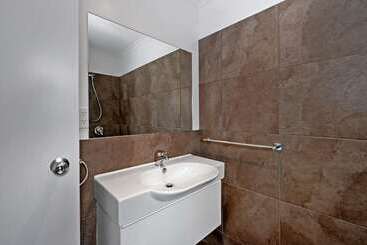 هتل Comfort Inn Westshore Beach