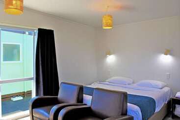 هتل Comfort Inn Westshore Beach