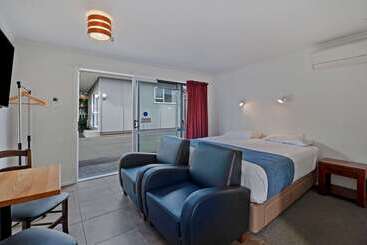هتل Comfort Inn Westshore Beach