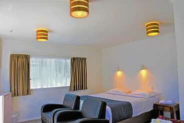 هتل Comfort Inn Westshore Beach