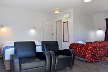 هتل Comfort Inn Westshore Beach