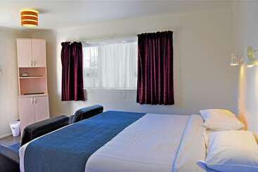 هتل Comfort Inn Westshore Beach