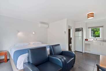 هتل Comfort Inn Westshore Beach