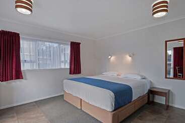 هتل Comfort Inn Westshore Beach