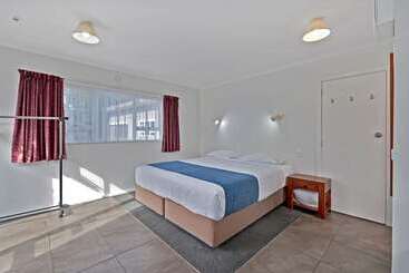 هتل Comfort Inn Westshore Beach
