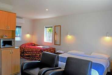 هتل Comfort Inn Westshore Beach