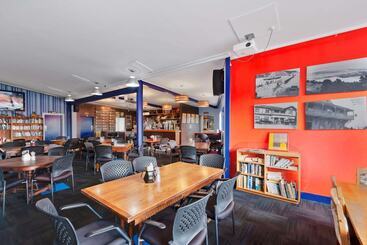 هتل Comfort Inn Westshore Beach