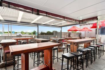 هتل Comfort Inn Westshore Beach