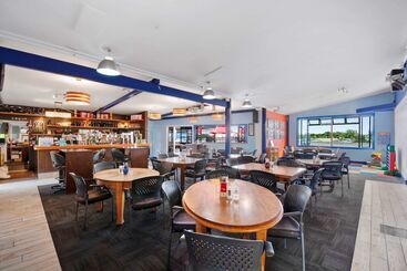 هتل Comfort Inn Westshore Beach