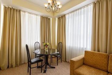 هتل Devon Medical & Spa