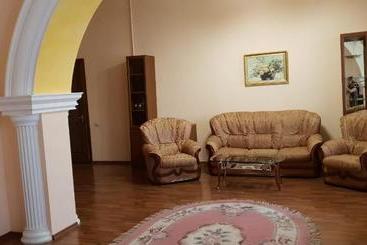 هتل Guest House Lux