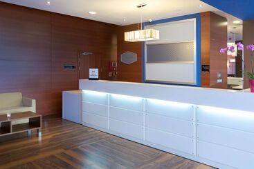 هتل Hampton By Hilton Gdansk Airport