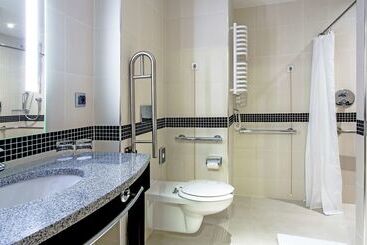 هتل Hampton By Hilton Gdansk Airport