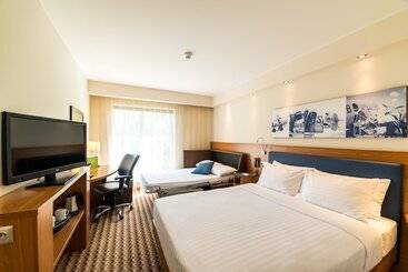 هتل Hampton By Hilton Gdansk Airport
