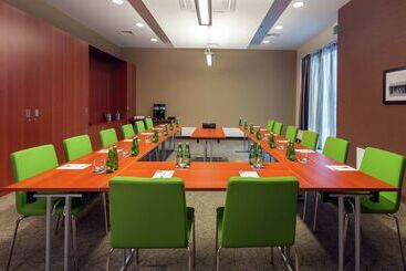 هتل Hampton By Hilton Warsaw Airport