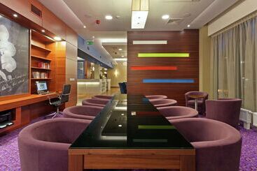 هتل Hampton By Hilton Warsaw Airport